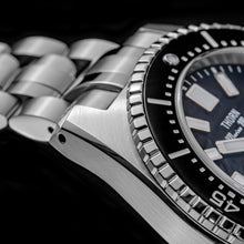 Load image into Gallery viewer, Thorn Steel Diver