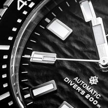 Load image into Gallery viewer, Thorn Steel Diver