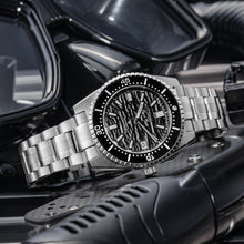 Load image into Gallery viewer, Thorn Steel Diver