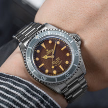 Load image into Gallery viewer, Thorn Vintage Snowflake Sub Diver - WR Watches