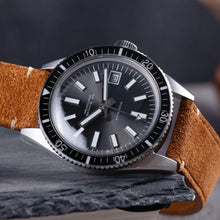 Load image into Gallery viewer, Hruodland Retro Diver