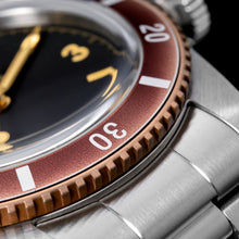 Load image into Gallery viewer, Thorn Big Crown Vintage 6200 Diver - WR Watches