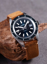 Load image into Gallery viewer, Hruodland Retro Diver