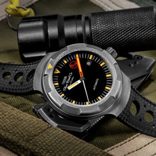 Load image into Gallery viewer, Thorn Titanium Retro Military Diver