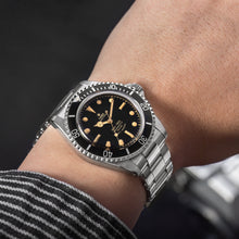 Load image into Gallery viewer, Thorn Vintage Snowflake Sub Diver - WR Watches