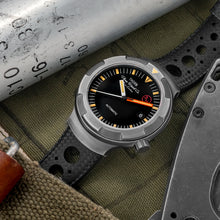 Load image into Gallery viewer, Thorn Titanium Retro Military Diver