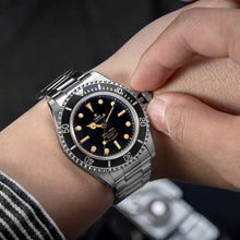 Load image into Gallery viewer, Thorn Vintage Snowflake Sub Diver - WR Watches