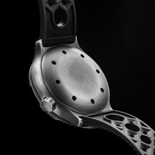 Load image into Gallery viewer, Thorn Titanium Retro Military Diver