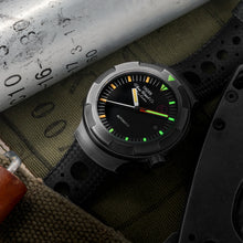 Load image into Gallery viewer, Thorn Titanium Retro Military Diver
