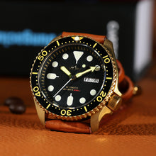 Load image into Gallery viewer, Heimdallr Bronze SKX Classic